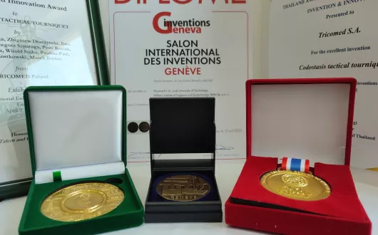 Medal i nagrody z wystawy wynalazków w Genewie